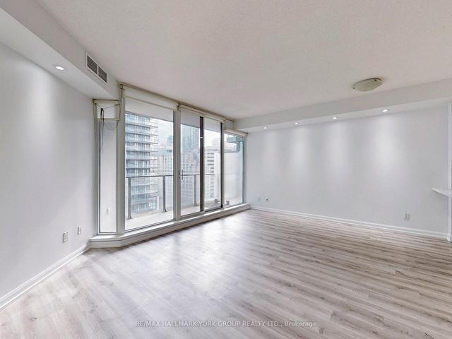 1637 - 111 Elizabeth St, Condo with 1 bedrooms, 1 bathrooms and 0 parking in Toronto ON | Image 37