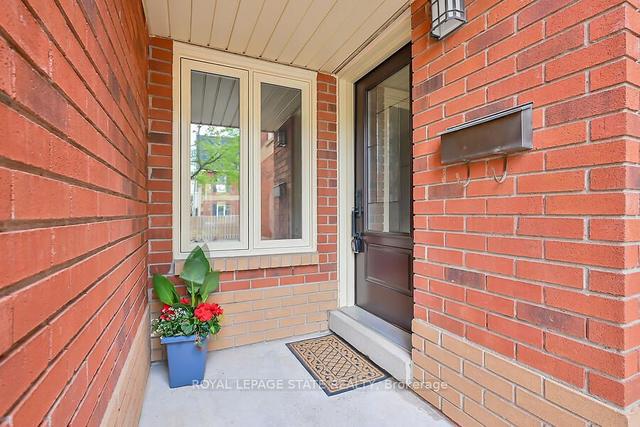 19 - 2006 Glenada Cres, Townhouse with 3 bedrooms, 3 bathrooms and 2 parking in Oakville ON | Image 36
