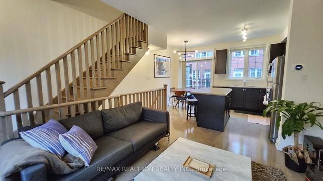 62 Raffeix Ln, Townhouse with 2 bedrooms, 3 bathrooms and 1 parking in Toronto ON | Image 1