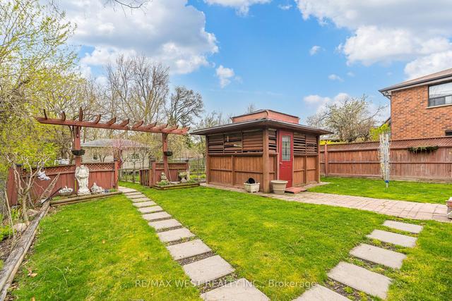 579 Rustic Rd, House detached with 3 bedrooms, 2 bathrooms and 12 parking in Toronto ON | Image 28