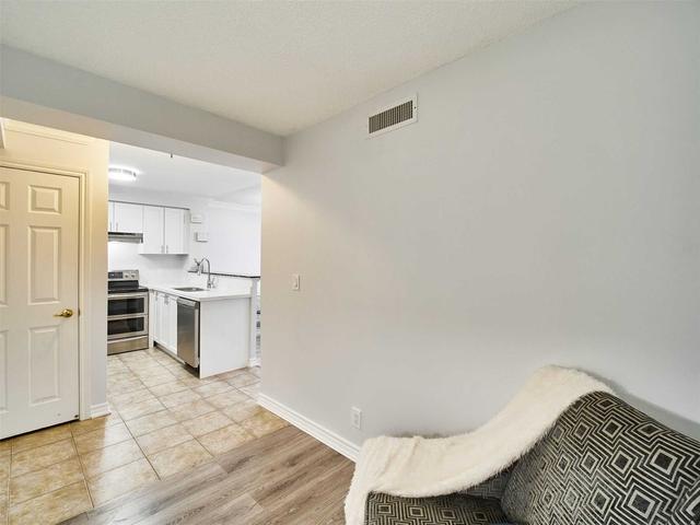 306 - 16 Dallimore Circ W, Condo with 1 bedrooms, 1 bathrooms and 1 parking in Toronto ON | Image 6