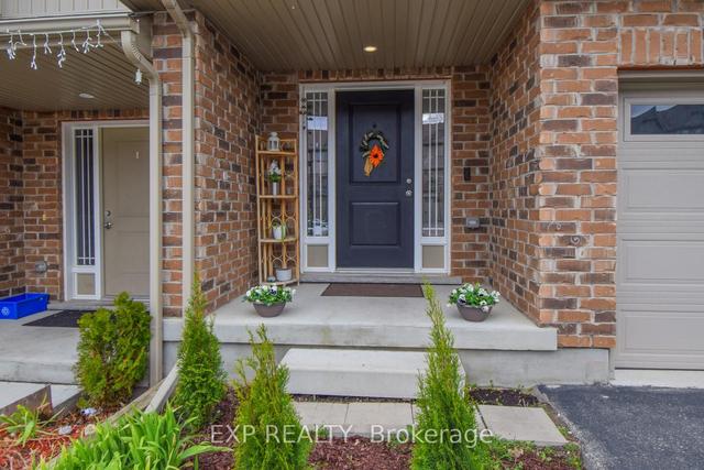 36 Jeffrey Dr, House attached with 3 bedrooms, 4 bathrooms and 3 parking in Guelph ON | Image 12