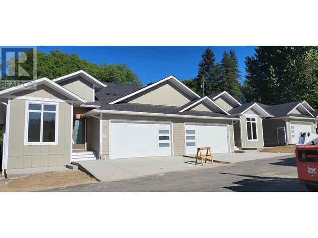 17 - 231 20 Street Ne, House attached with 4 bedrooms, 3 bathrooms and 2 parking in Salmon Arm BC | Image 2