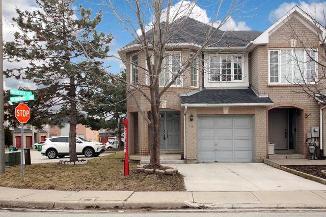 79 Kenwood Dr, Townhouse with 3 bedrooms, 3 bathrooms and 2 parking in Brampton ON | Image 1