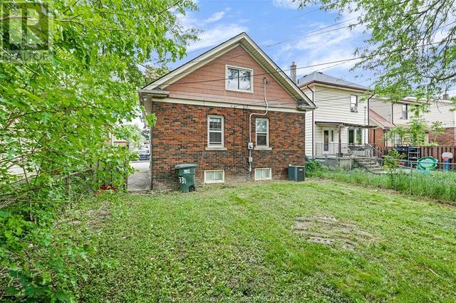 753 Partington Ave, House detached with 6 bedrooms, 2 bathrooms and null parking in Windsor ON | Image 7