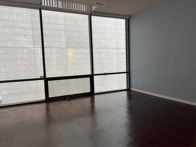 212 - 832 Bay St, Condo with 2 bedrooms, 1 bathrooms and 0 parking in Toronto ON | Image 7