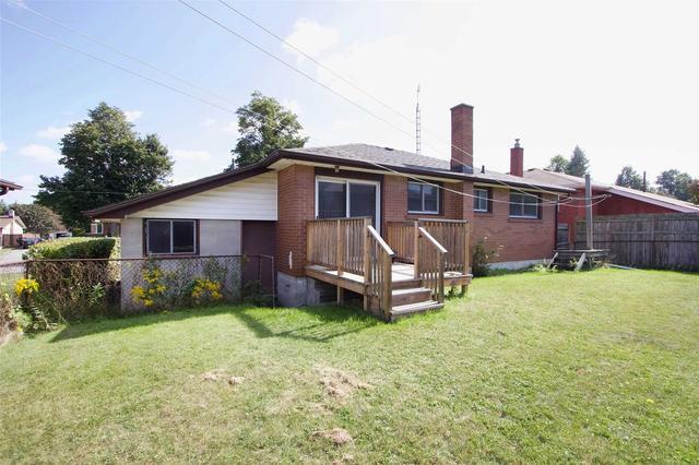 226 Linden Ct, House detached with 3 bedrooms, 2 bathrooms and 3 parking in Oshawa ON | Image 7