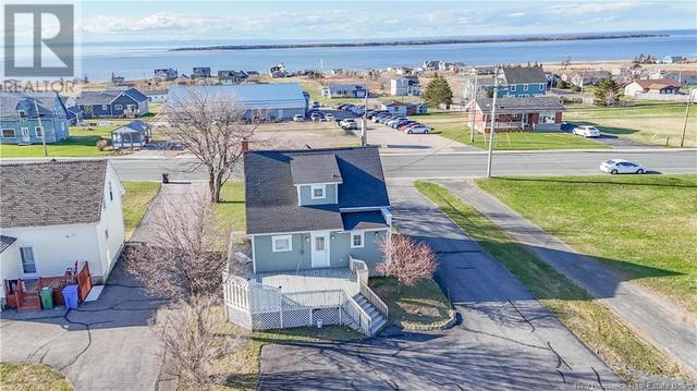 336 Saint Pierre Est Blvd, House detached with 3 bedrooms, 1 bathrooms and null parking in Caraquet NB | Image 5