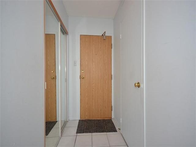 1001 - 8 Lisa St, Condo with 2 bedrooms, 2 bathrooms and 1 parking in Brampton ON | Image 5