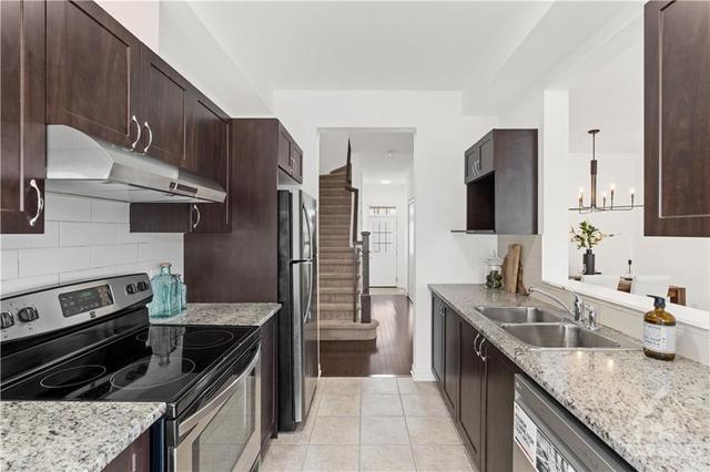 123 Laramie Crescent, Townhouse with 3 bedrooms, 3 bathrooms and 3 parking in Ottawa ON | Image 8