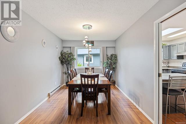 2325 Strathcona Cres, House detached with 4 bedrooms, 3 bathrooms and 3 parking in Comox BC | Image 5