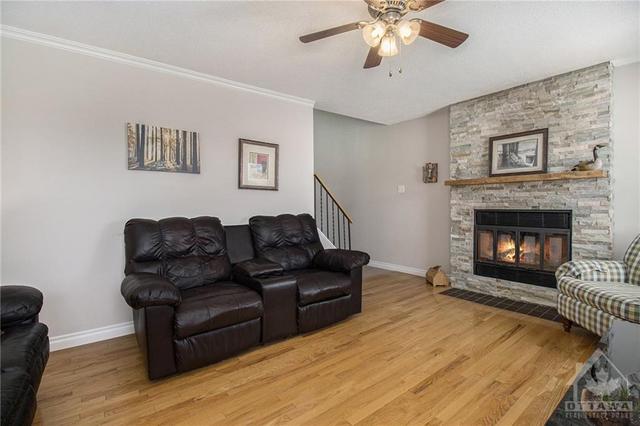2081 Legrand Cres, House detached with 3 bedrooms, 3 bathrooms and 6 parking in Ottawa ON | Image 8