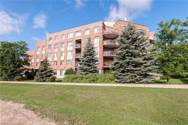 113 - 400 Romeo St N, House attached with 2 bedrooms, 2 bathrooms and 1 parking in Stratford ON | Image 1