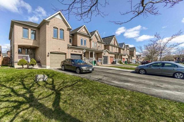89 Monaco Crt, House attached with 3 bedrooms, 3 bathrooms and 4 parking in Brampton ON | Image 1