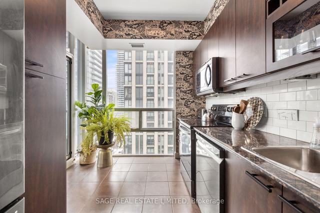 1103 - 88 Broadway Ave, Condo with 2 bedrooms, 2 bathrooms and 1 parking in Toronto ON | Image 3