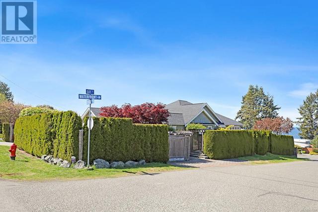 277 Crescent Rd W, House detached with 2 bedrooms, 3 bathrooms and 4 parking in Qualicum Beach BC | Image 55