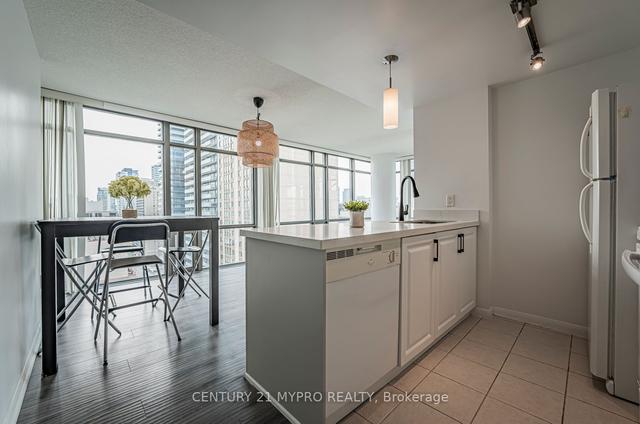 1707 - 38 Grenville St, Condo with 2 bedrooms, 2 bathrooms and 1 parking in Toronto ON | Image 20