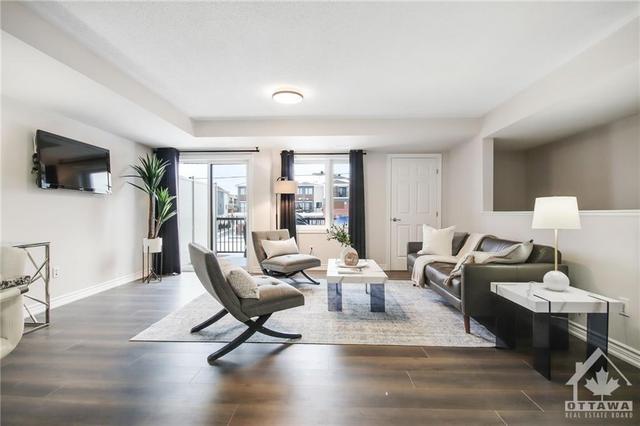 298 Zenith Private, House attached with 2 bedrooms, 2 bathrooms and 1 parking in Ottawa ON | Image 3