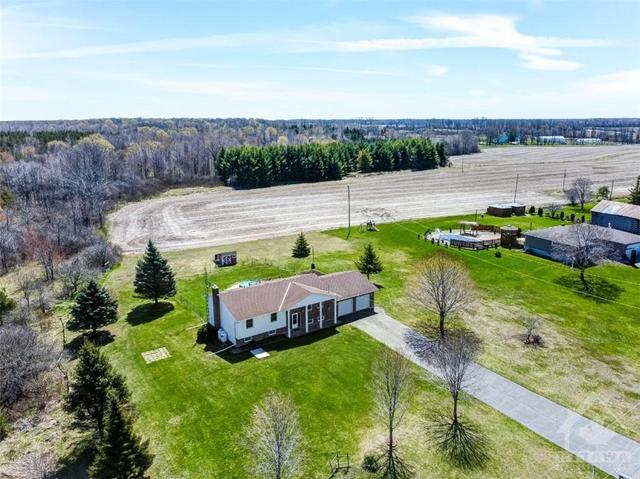 83 Leacock Rd, House detached with 3 bedrooms, 3 bathrooms and 6 parking in Elizabethtown Kitley ON | Image 5
