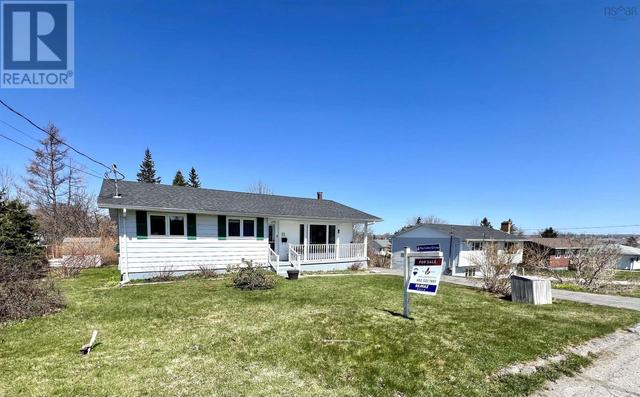 11 Halliday Street, House detached with 4 bedrooms, 2 bathrooms and null parking in Cape Breton NS | Image 3