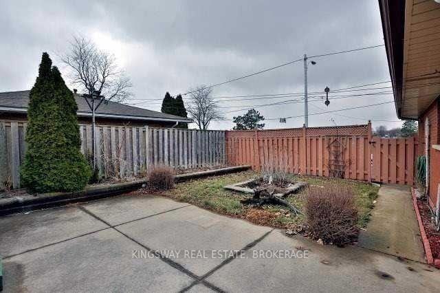 1 Edwina Pl, House detached with 3 bedrooms, 2 bathrooms and 7 parking in Hamilton ON | Image 9