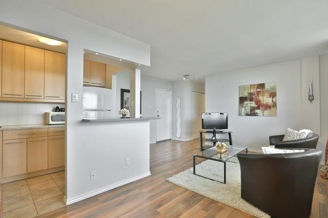 710 - 15 Nicklaus Dr, Condo with 2 bedrooms, 1 bathrooms and 1 parking in Hamilton ON | Image 11