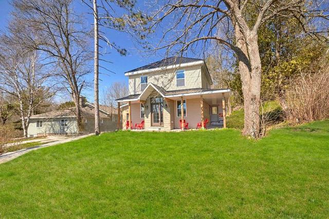 1025 East Severn River Rd, House detached with 4 bedrooms, 2 bathrooms and 4 parking in Gravenhurst ON | Image 1