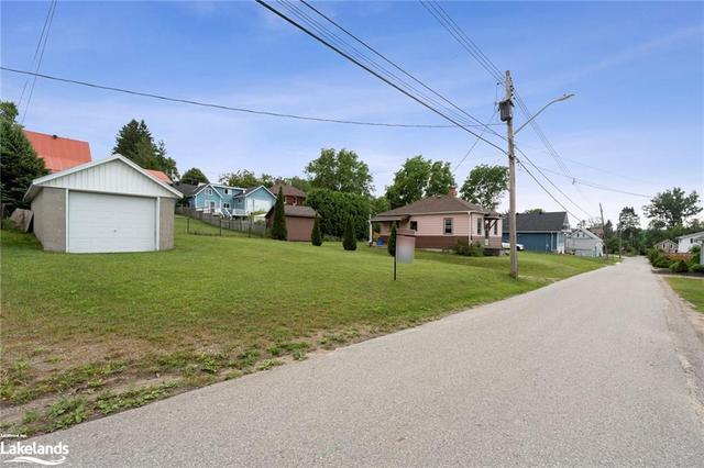 51 Robert St W, House detached with 4 bedrooms, 3 bathrooms and 4 parking in Penetanguishene ON | Image 28