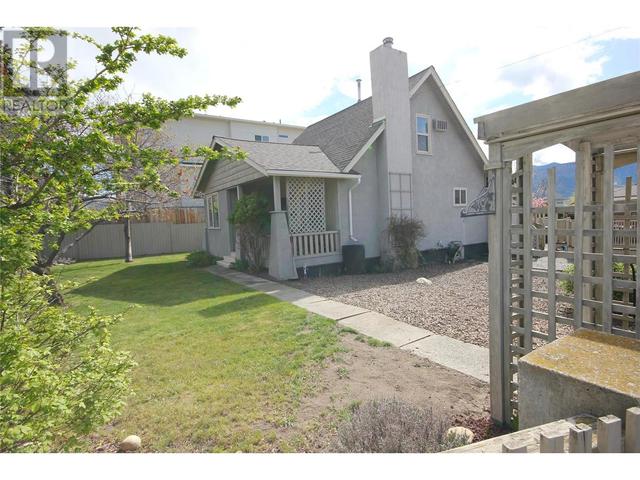 739 Government Street, House detached with 3 bedrooms, 1 bathrooms and 2 parking in Penticton BC | Image 4