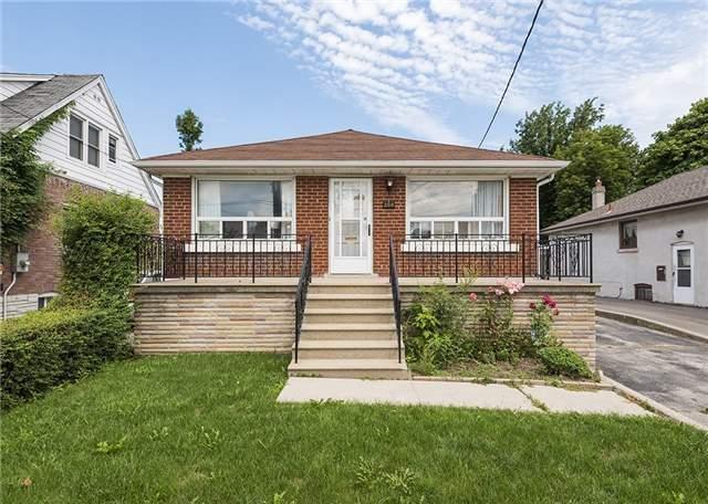 260 Ranee Ave, House detached with 3 bedrooms, 2 bathrooms and 3 parking in Toronto ON | Image 1