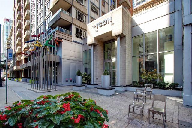 717 - 270 Wellington St W, Condo with 2 bedrooms, 2 bathrooms and 1 parking in Toronto ON | Image 12