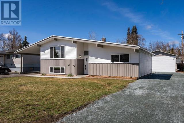 235 N Lyon St, House detached with 4 bedrooms, 2 bathrooms and null parking in Prince George BC | Image 2