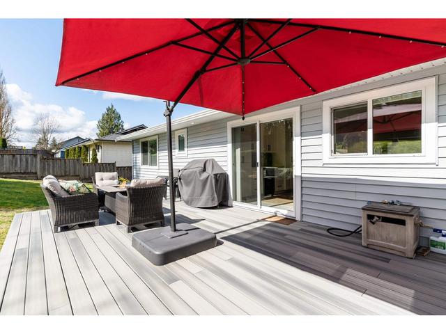 20548 95a Ave, House detached with 3 bedrooms, 3 bathrooms and 6 parking in Langley BC | Image 34