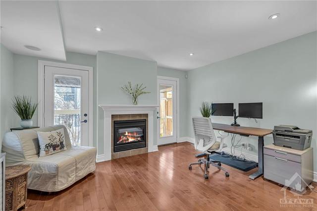50 Concord St N, Townhouse with 3 bedrooms, 2 bathrooms and 2 parking in Ottawa ON | Image 24