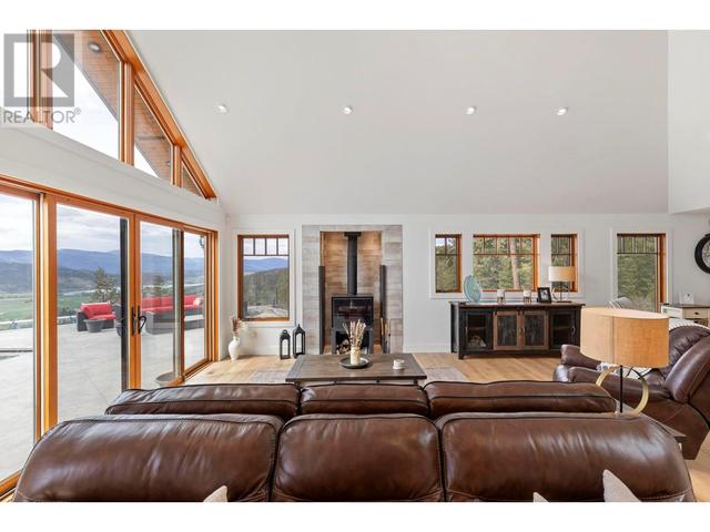 5774 Deadpine Dr, House detached with 6 bedrooms, 5 bathrooms and 3 parking in Central Okanagan BC | Image 14