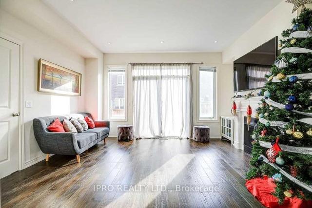 51 Ivor Cres, House attached with 3 bedrooms, 4 bathrooms and 2 parking in Brampton ON | Image 9