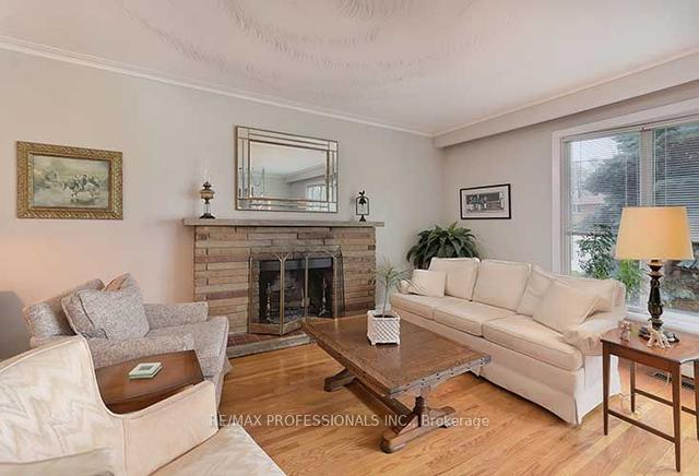 468 Martin Grove Rd, House detached with 3 bedrooms, 1 bathrooms and 5 parking in Toronto ON | Image 32