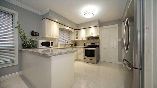 11 Boreham Cir, House detached with 5 bedrooms, 4 bathrooms and 4 parking in Brampton ON | Image 7