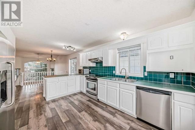 4 West Hall Pl, House detached with 4 bedrooms, 3 bathrooms and 4 parking in Cochrane AB | Image 23
