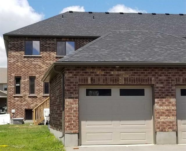 227 Poppy Dr E, House attached with 4 bedrooms, 3 bathrooms and 2 parking in Guelph ON | Image 2