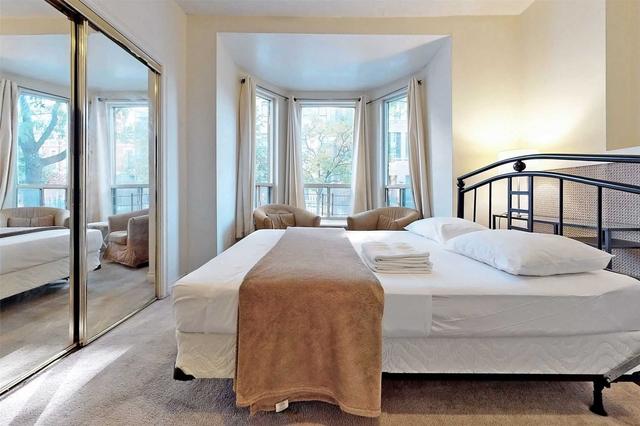 29 Linden St, House detached with 7 bedrooms, 9 bathrooms and 6 parking in Toronto ON | Image 39