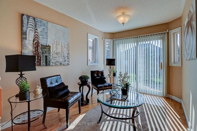27 Amberhill Tr, Condo with 2 bedrooms, 2 bathrooms and 2 parking in Brampton ON | Image 10