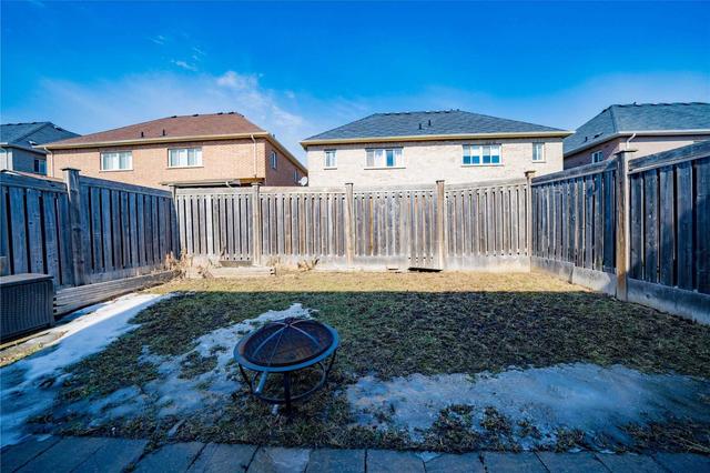 81 Whitlock Cres, House semidetached with 3 bedrooms, 3 bathrooms and 4 parking in Ajax ON | Image 34