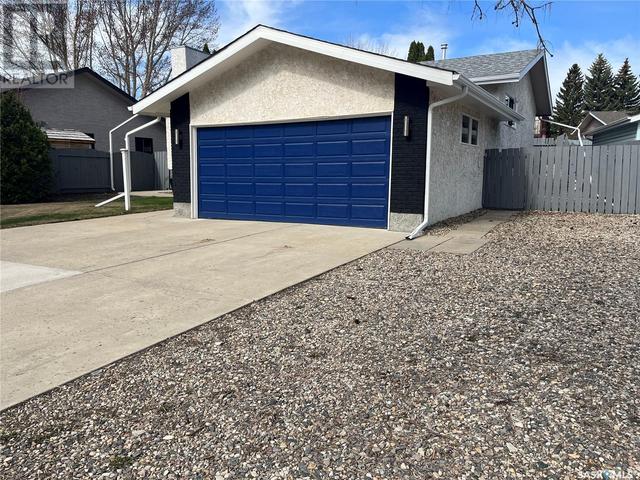 23 Schwager Crescent, House detached with 4 bedrooms, 2 bathrooms and null parking in Saskatoon SK | Image 2