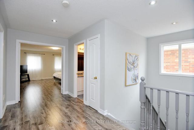 19 Flatbush Ln, House detached with 4 bedrooms, 4 bathrooms and 6 parking in Brampton ON | Image 11