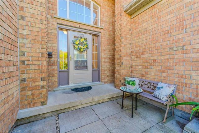 19 Spencer Cres, House attached with 3 bedrooms, 2 bathrooms and 6 parking in Guelph ON | Image 23