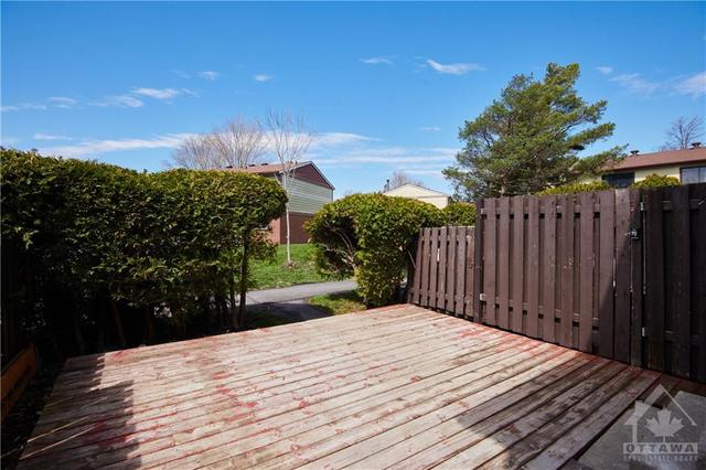 55 Foxfield Drive, Townhouse with 3 bedrooms, 2 bathrooms and 1 parking in Ottawa ON | Image 26