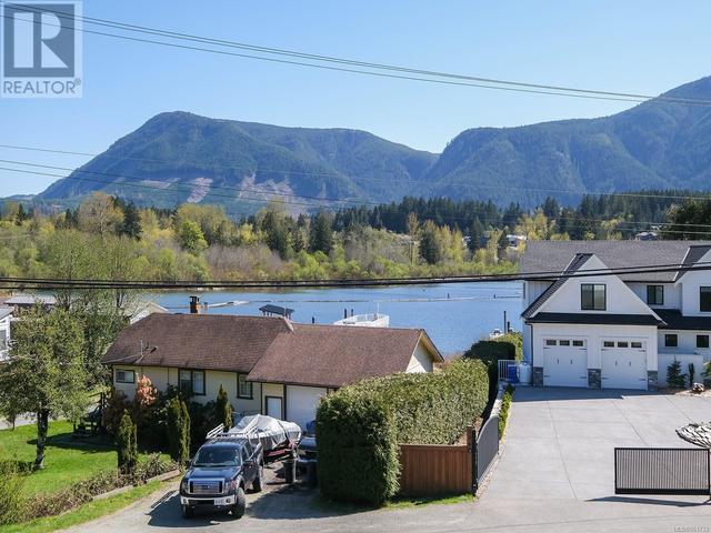 Valley mountains and Cowichan Lake Views | Image 38