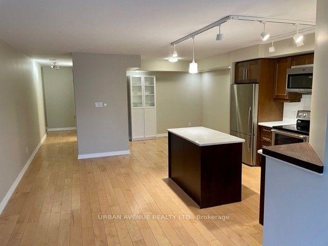 2218 - 25 The Espl, Condo with 2 bedrooms, 2 bathrooms and 0 parking in Toronto ON | Image 2