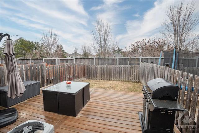 814 Fletcher Cir, Townhouse with 3 bedrooms, 3 bathrooms and 3 parking in Ottawa ON | Image 28
